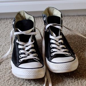 - Final Price - Black Converse